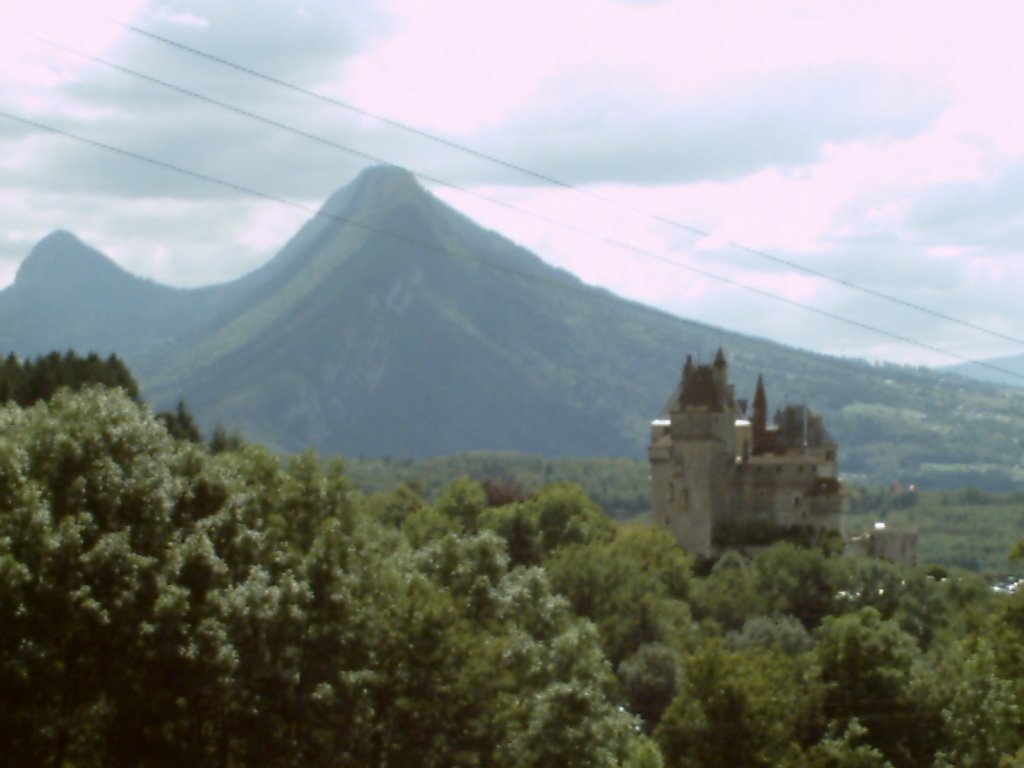 Mountens and a castle by Nathan de Vries