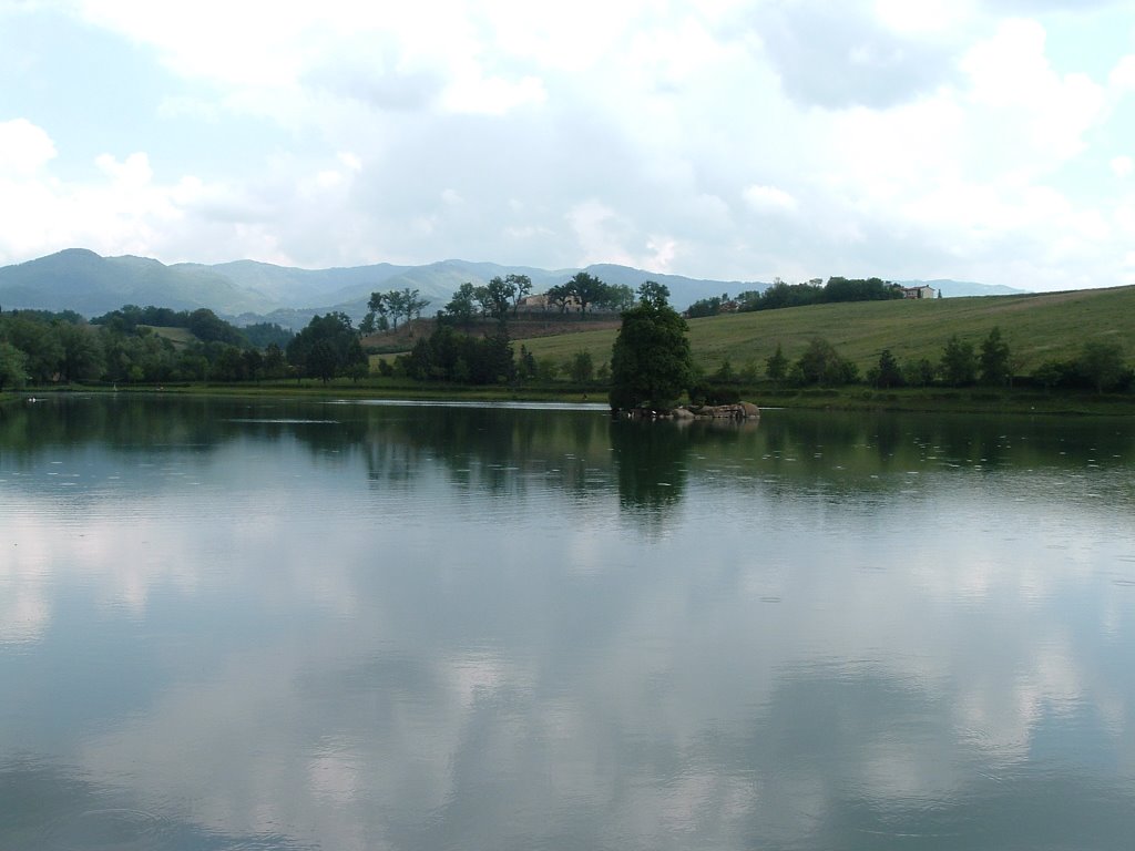 Lago di Vicchio by Giodek