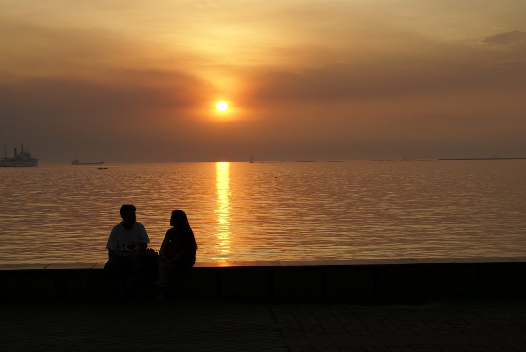 Manila Bay Sunset, Philippines: Time for Romance. by Sabroso Suave