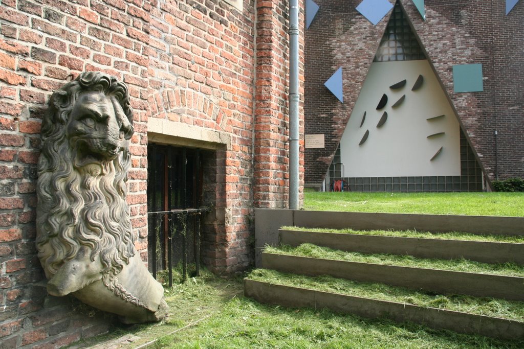 Lion and mowed stairway, Centraal Museum Utrecht. by Carl030nl