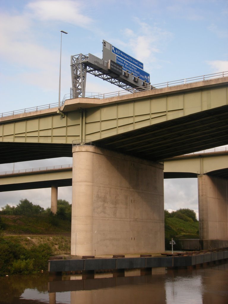 Thelwall viaduct by russbomb