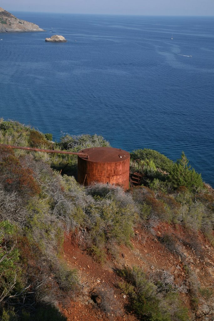 Old cistern, near old mine, Calamita by cbjo