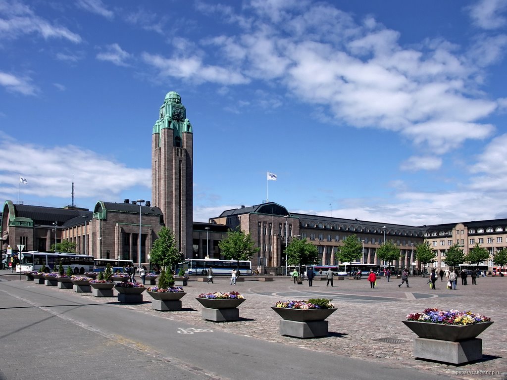 Helsinki Main Railway Station by Paparazzi Stas