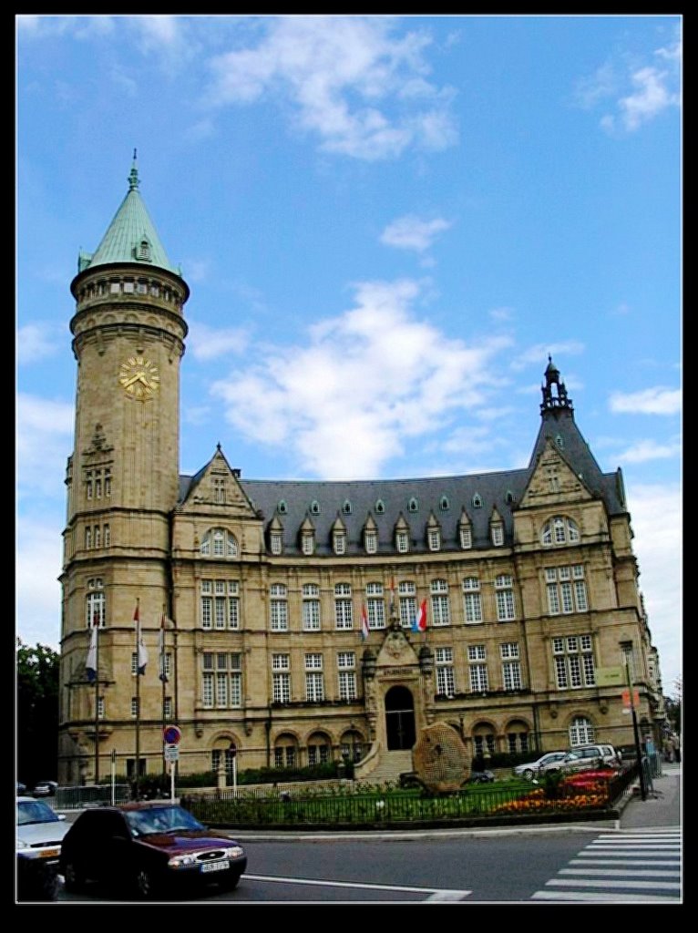 Old Building, Luxembourg (By ZH) by ripplezh