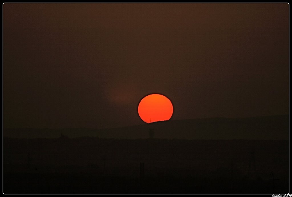 Canada-Quebec-sunset sur l'aeroport by bodha jac