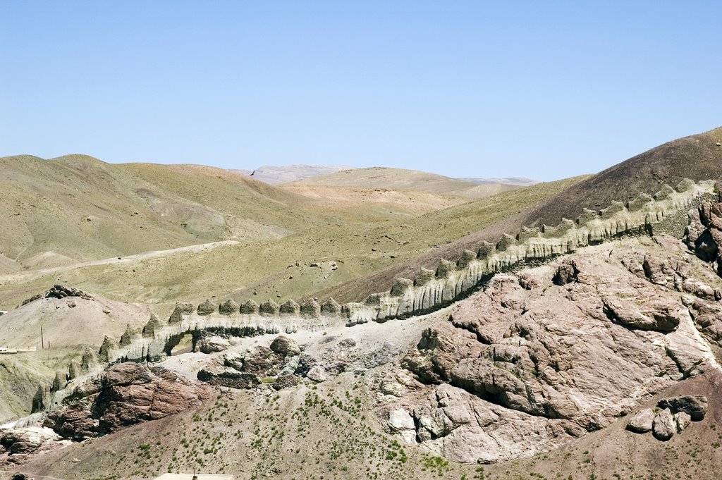 The Wall of Hosap Castle, Guzelsu, Gurpınar, Van, Turkey by Seref Halicioglu