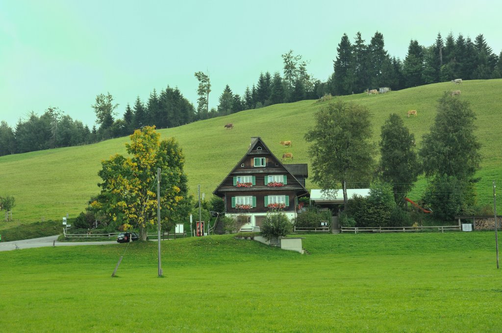 Schönes Bauernhaus auf dem Zugerberg by Sepp Baumgartner