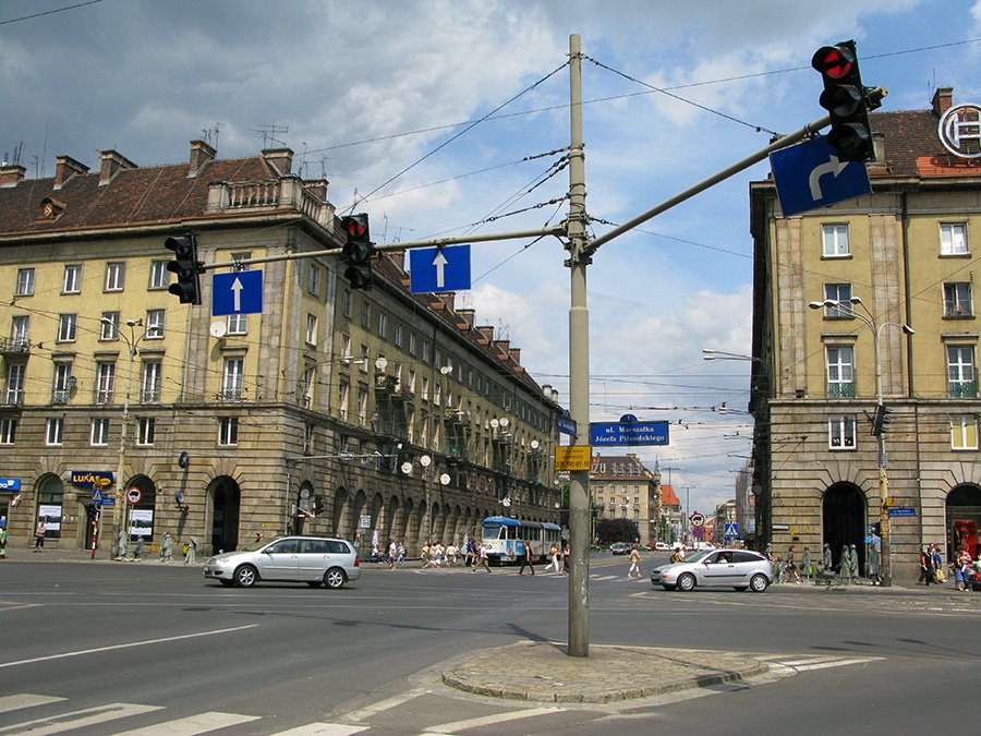 Ulice Swidnicka i Piłsudskiego by Jerzy Kuflinski