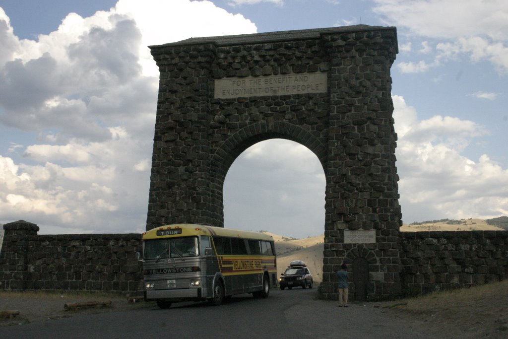 Yellowstone bus at gate to yellowstone by kd7mxi