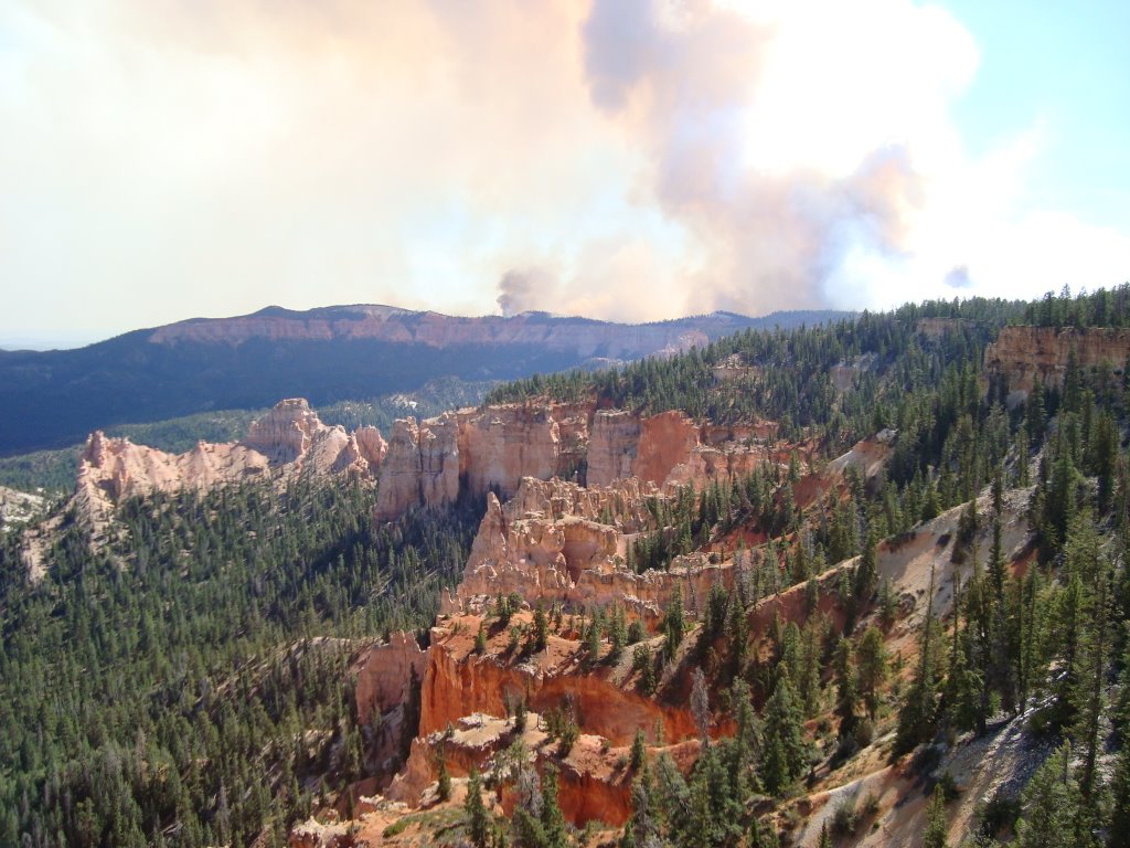 Feu à Bryce Canyon by grenouille13