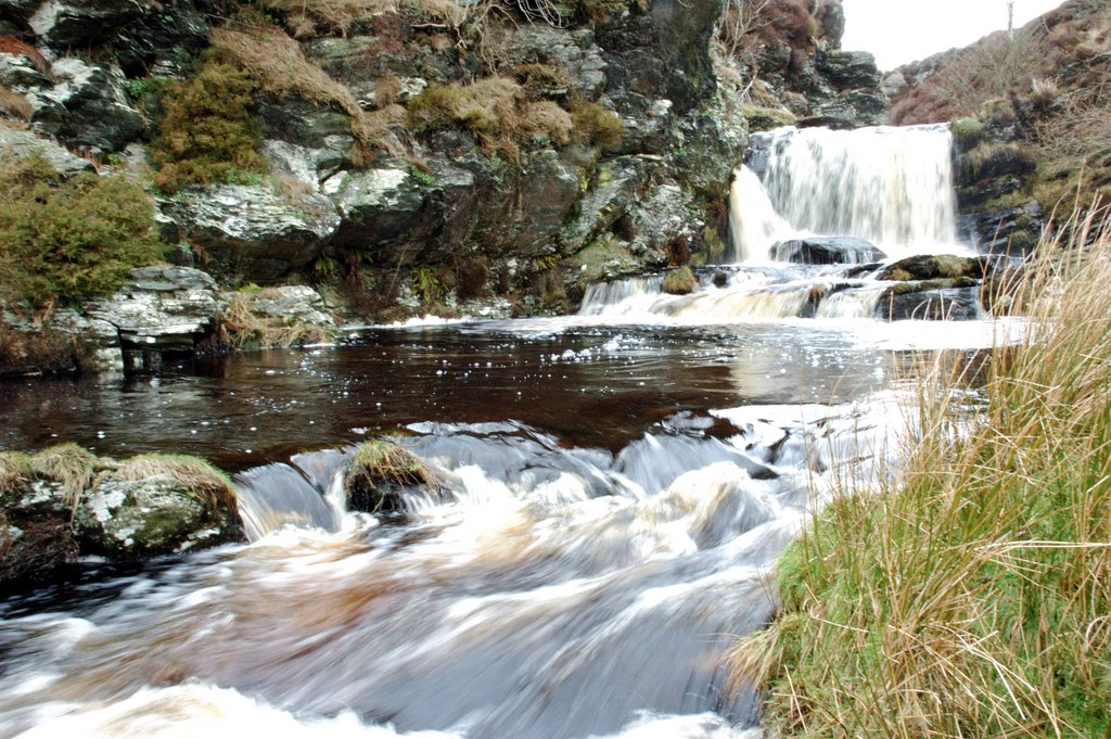 Hidden waterfall by bruno Edwards