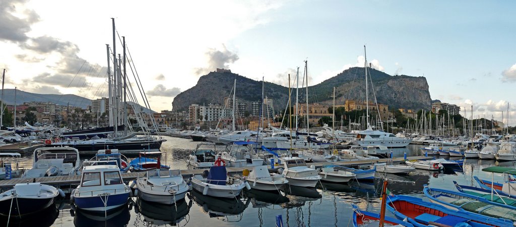 Monte Pellegrino e Villa Igiea dal Molo dell' Acquasanta, Palermo. by Nicola e Pina Sicili…