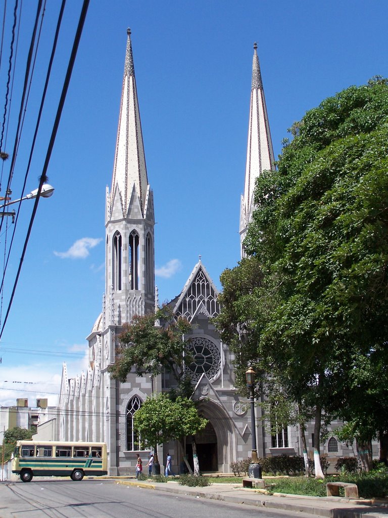 Santuario La Paz by rubén díaz c.