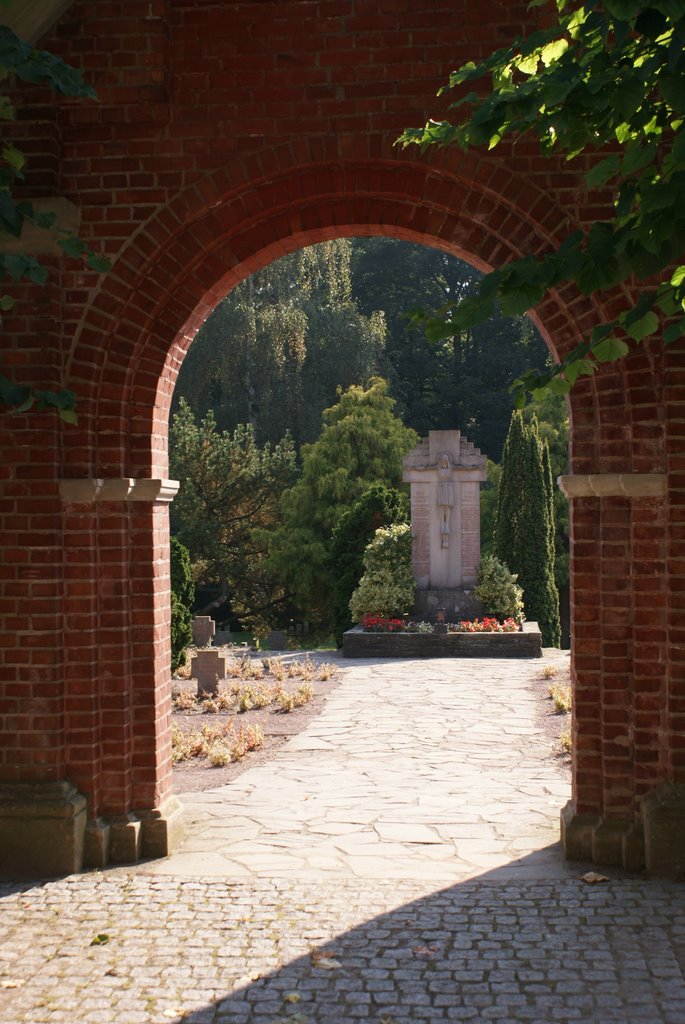 Kloster Knechtsteden - Eingang zum Friedhof by mawabo