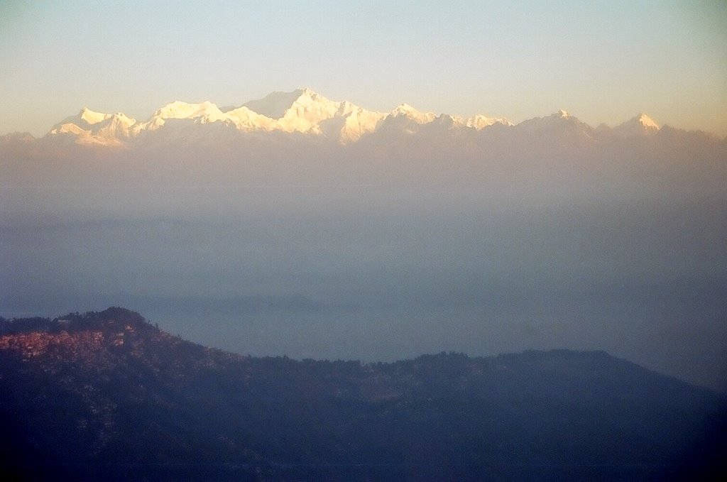 Kanchenjjunga,Darjeeling 12/2005 by F. Zaman