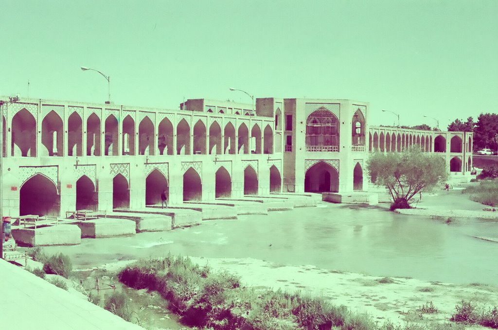 Pool-e-Khajoo,Isfahan,Iran by F.Zaman