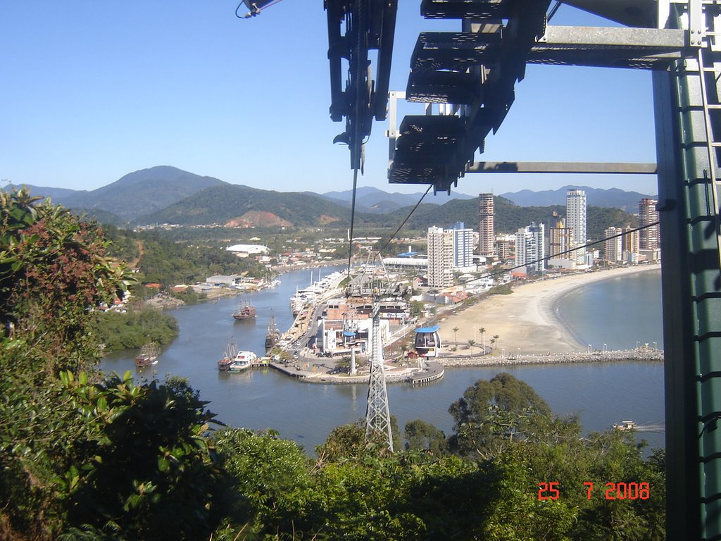 Vista do Teleférico - Balneário Camboriú - SC by Levi Vladimir Both