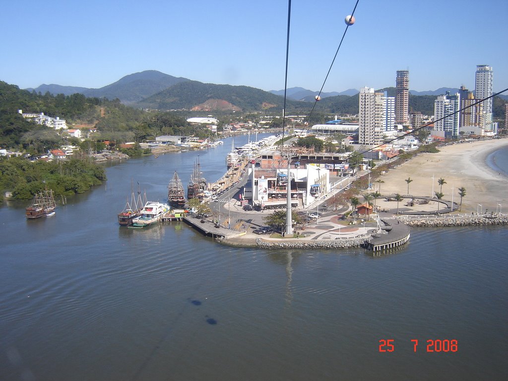 Vista do Teleférico - Balneário Camboriú - SC by Levi Vladimir Both