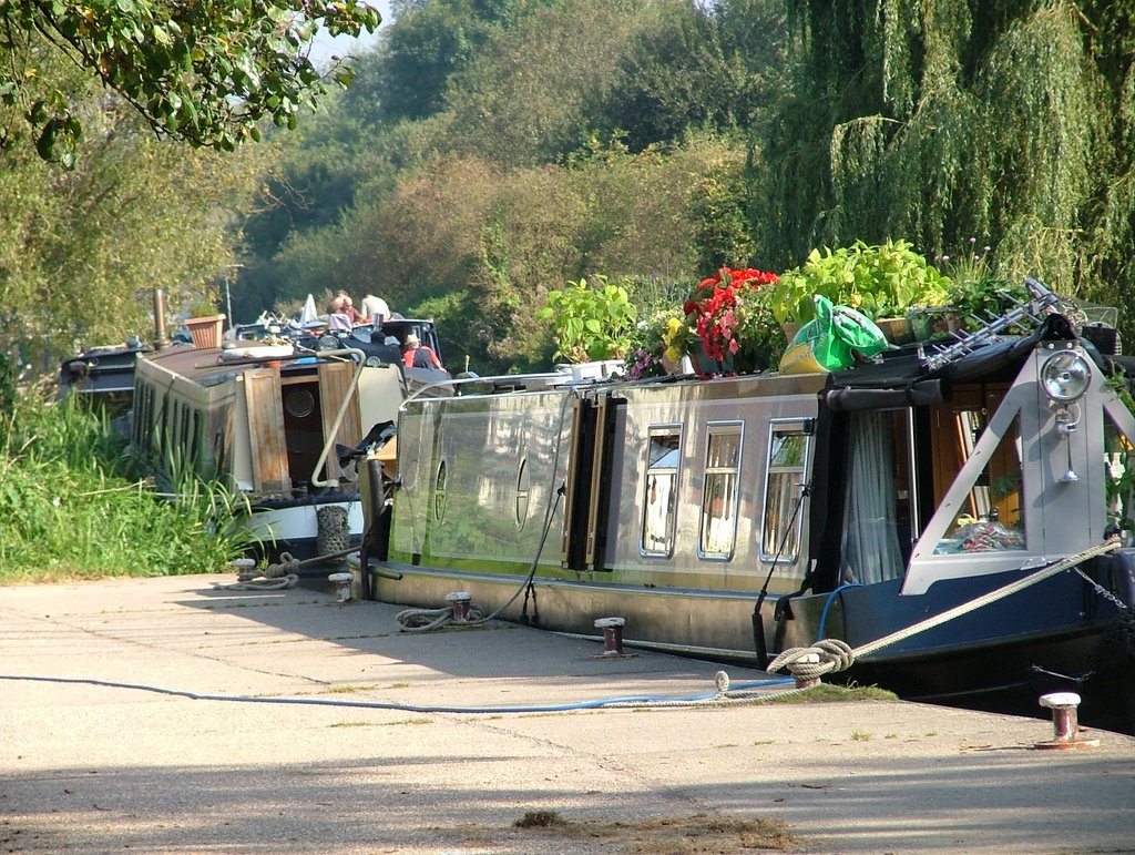 Aldermaston Wharf Boat Yard by SBower