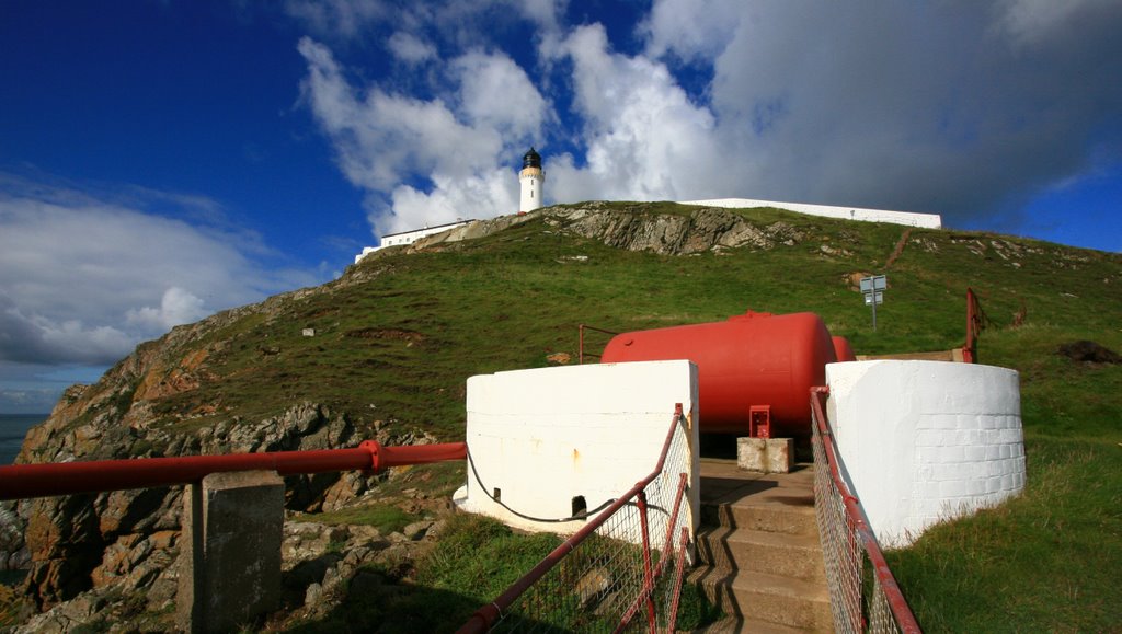 Mull of Galloway Lighthouse from the Foghorn by Ian @ Wilmar