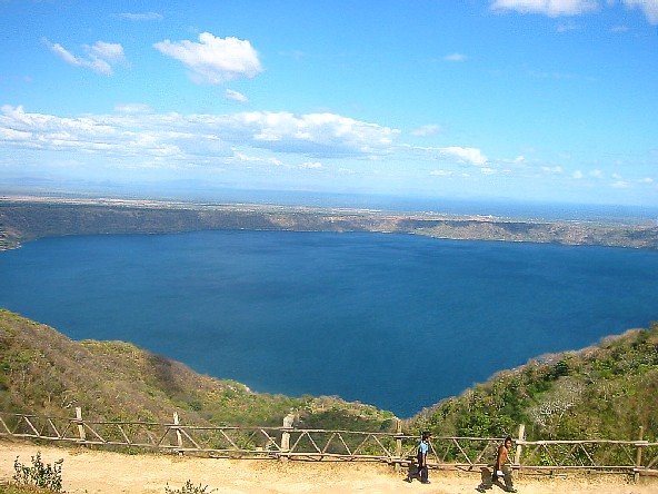 Laguna de Apuyo aus Richtung Catarina by bachlaus