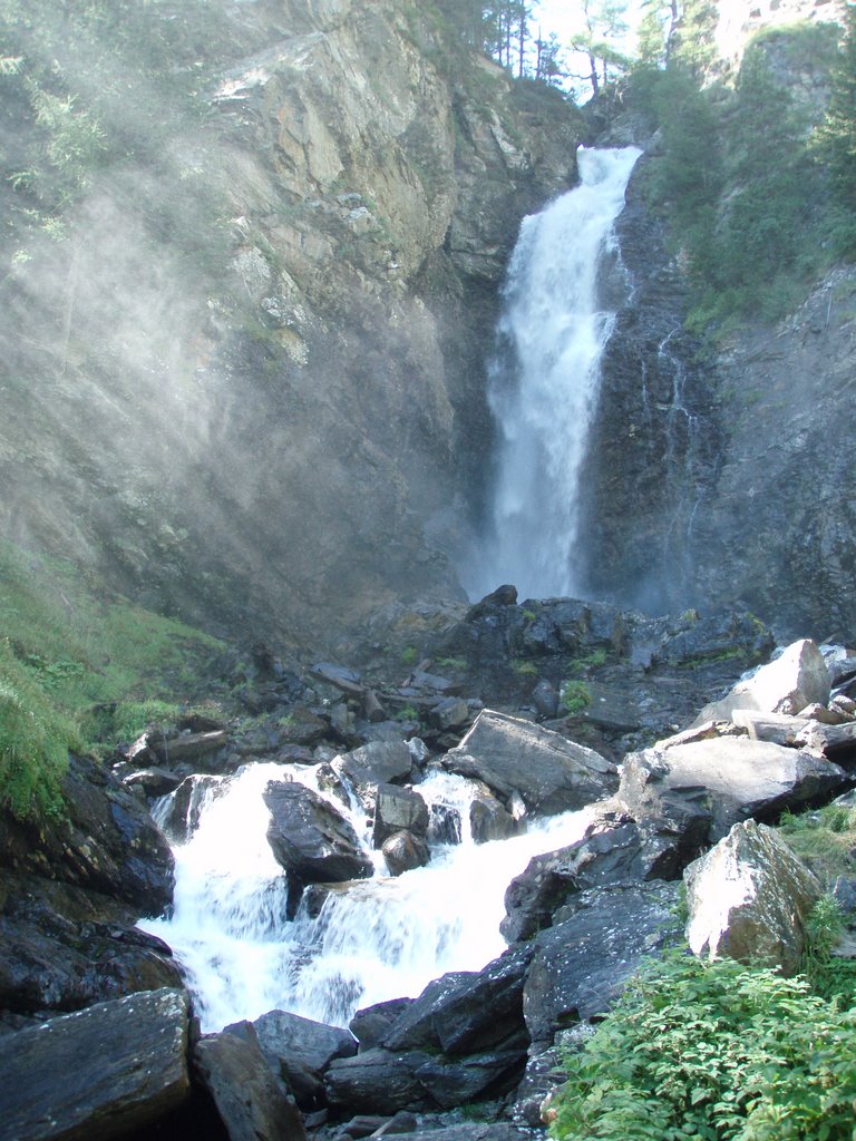 Sole sulle cascate del Saent (cascata alta) by alex.singan