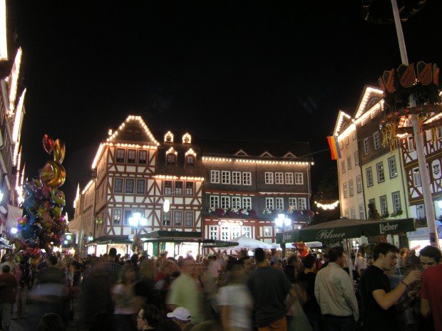 Herborner Markplatz während des Sommerfestes by Christliche Postkarten von Edition Katzenstei