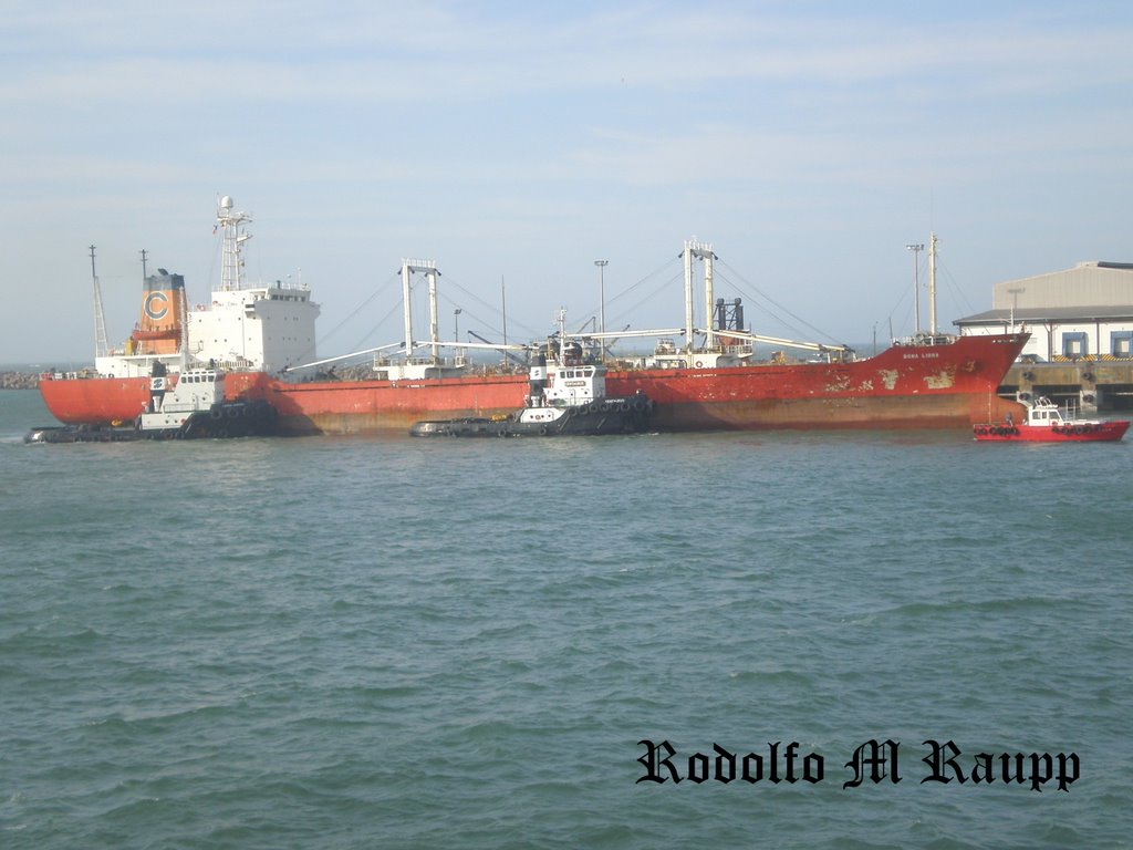 Navio atracando berço 1 - Porto de Imbituba by Rodolfo M Raupp