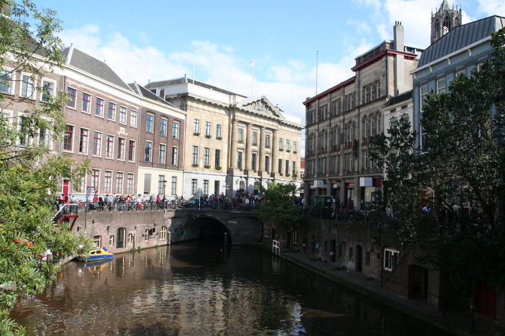 Oudegracht, Stadhuisbrug vanaf Bezembrug by Carl030nl