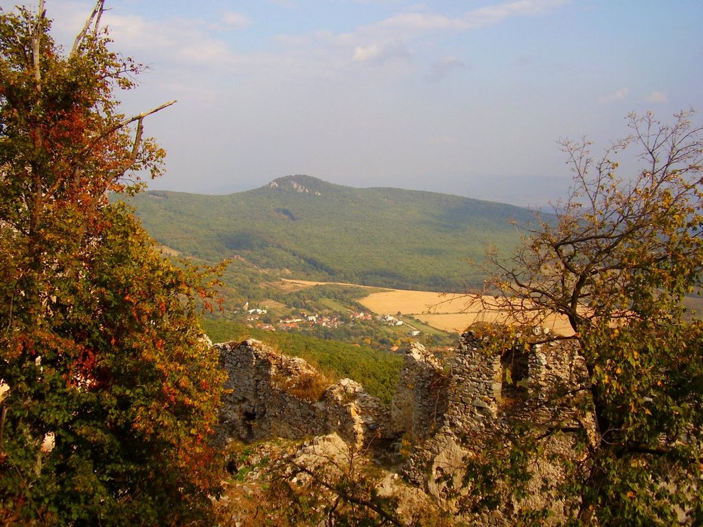 Veľký Lysec a Kostoľany pod Tríbečom z hradu Jelenec by Igor Marhevský