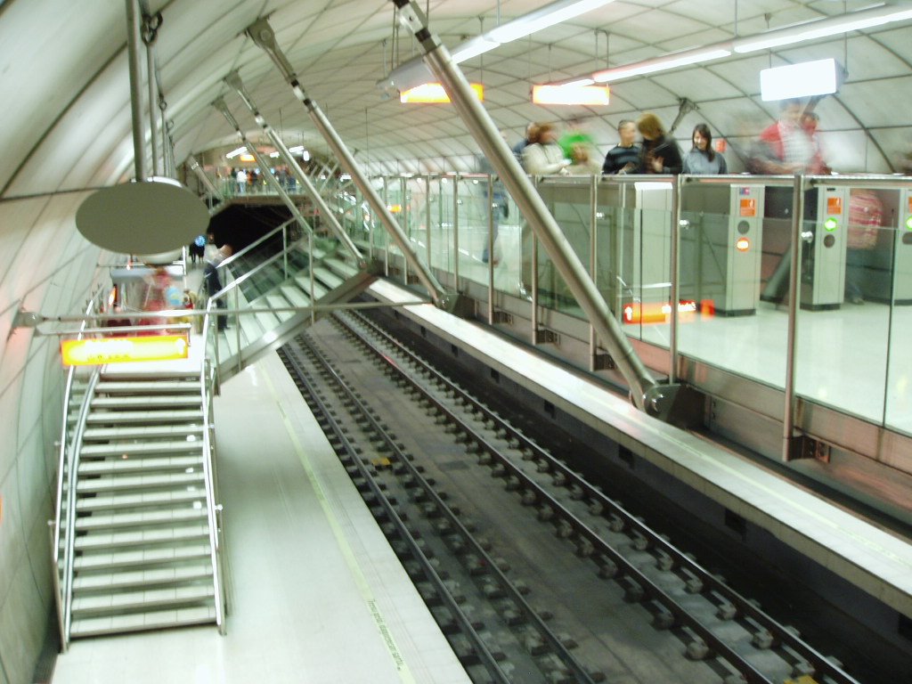 Estación de metro de Santutxu by xabier3007