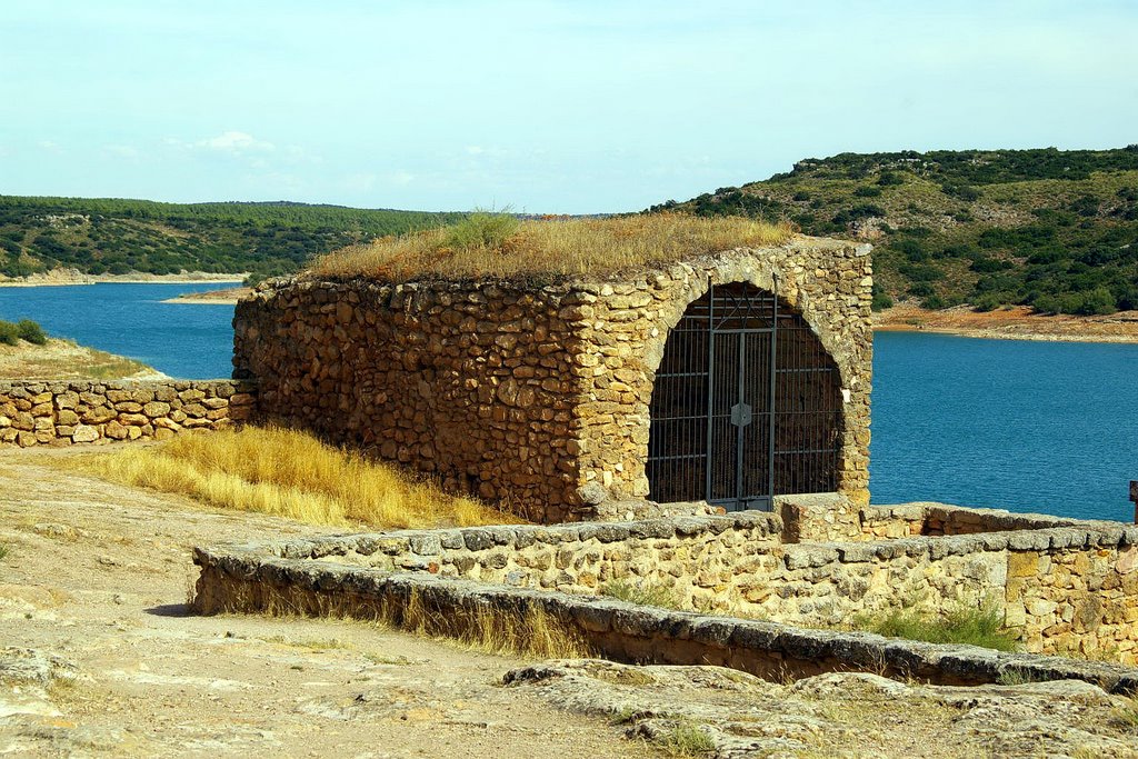 Ermita de la Virgen de Peñarroya, Castillo de Peñarroya, Ciudad Real, Castilla la Mancha by Antonio Alba