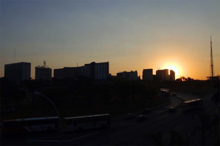 ENTARDECER EM BRASÍLIA , VISTO DO CONJUNTO NACIONAL- BRASÍLIA - DF - wfm by walterfmota