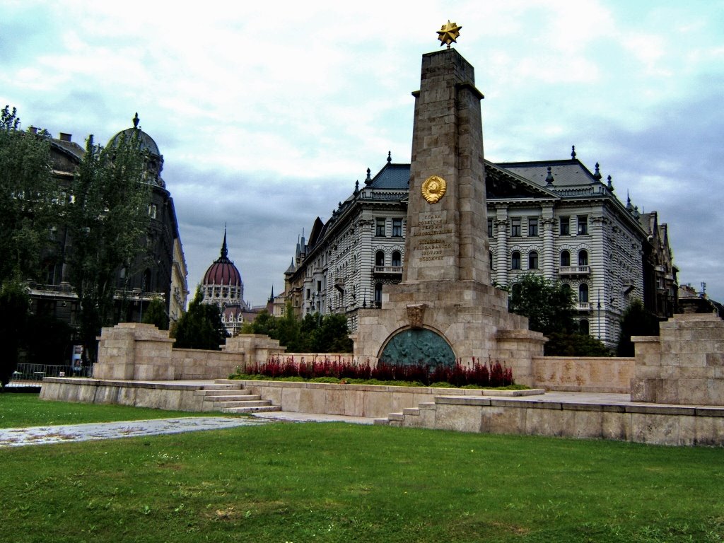 Monument to soviet soldiers by Andrey Semenov