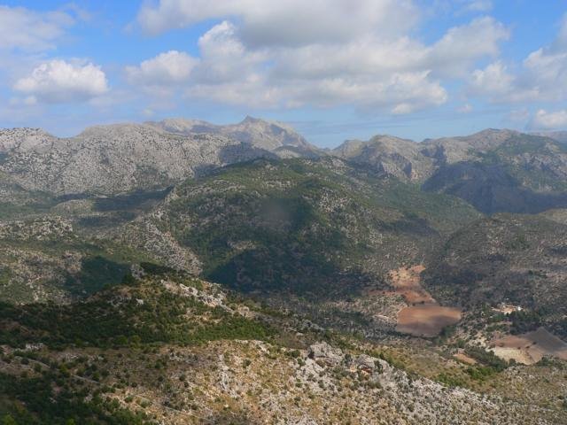 Vista del Castell d'Alaro by morgangle