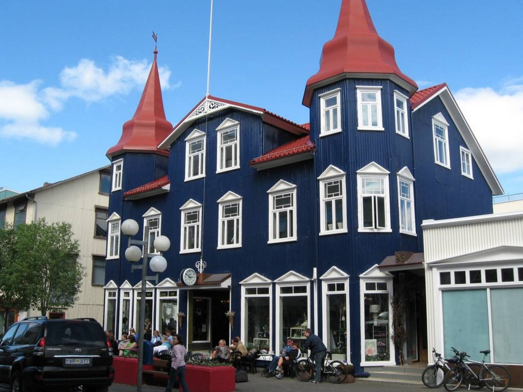 Akureyri, blaues Haus by Dietrich Krümmel