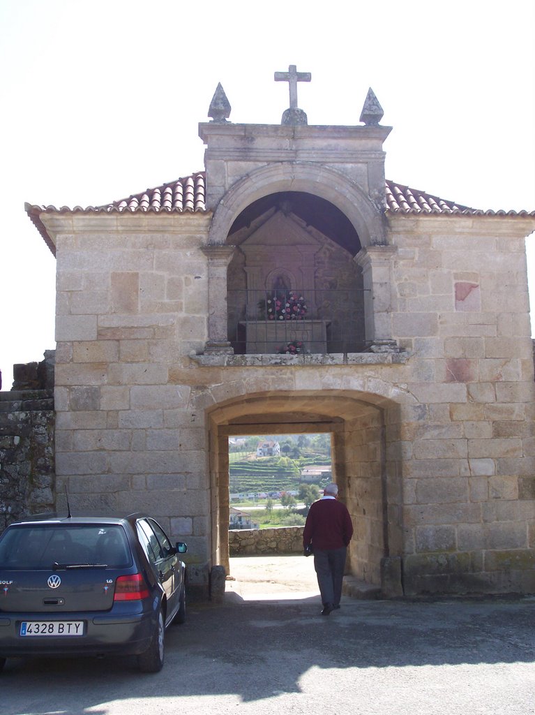 Portón muralla fortaleza de Salvaterra de Miño by sapito