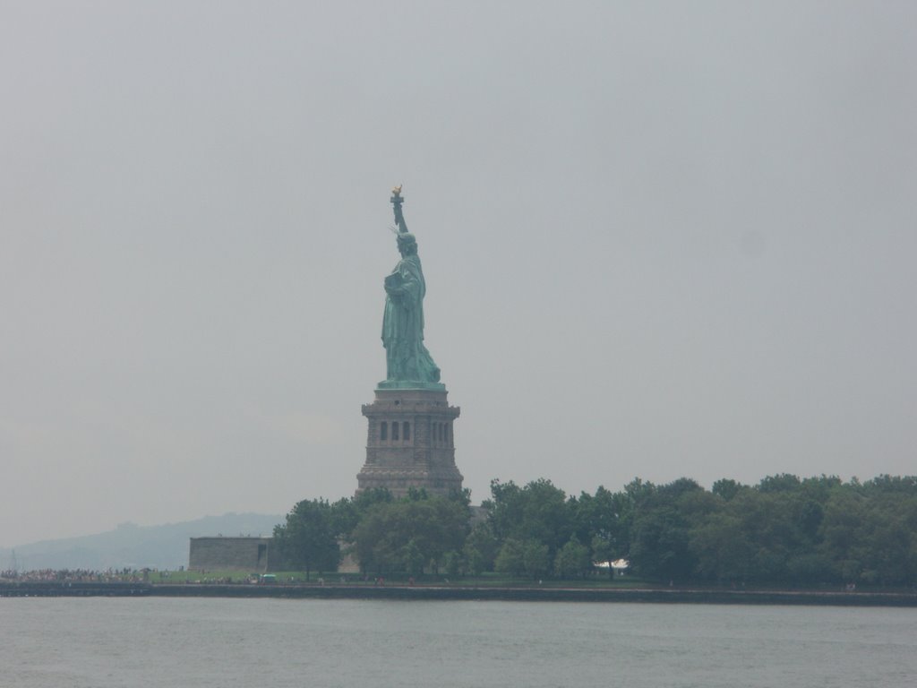 Estatue of liberty by Marco Antônio Caldeira