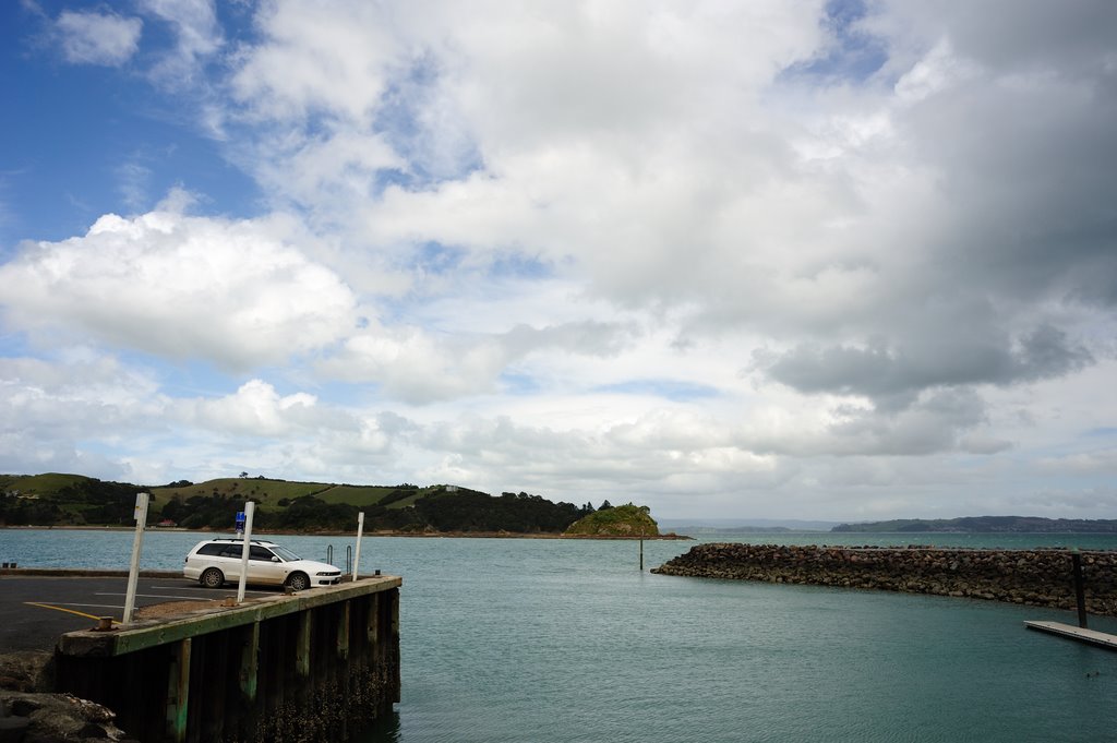 Auckland-Waiheke car ferry, Kennedy Point by vpechorin