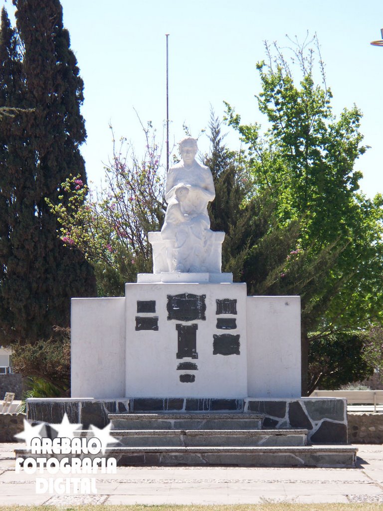 MONUMENTO A LA MADRE PLAZA SAN MARTIN - ETRURIA by Arebalo