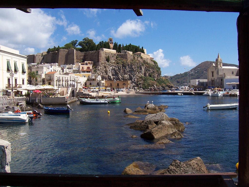 Lipari - Il Castello visto da Marina Corta by Giancarlo72