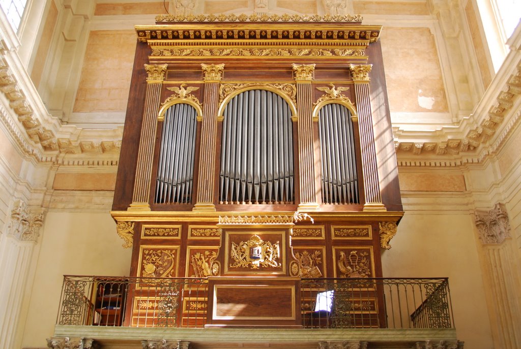 Buffet d'orgues de l'église de lîle à Martigues by Pierre Casquet