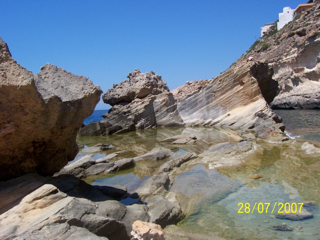 Rock pool at le toro bay by alanpunter