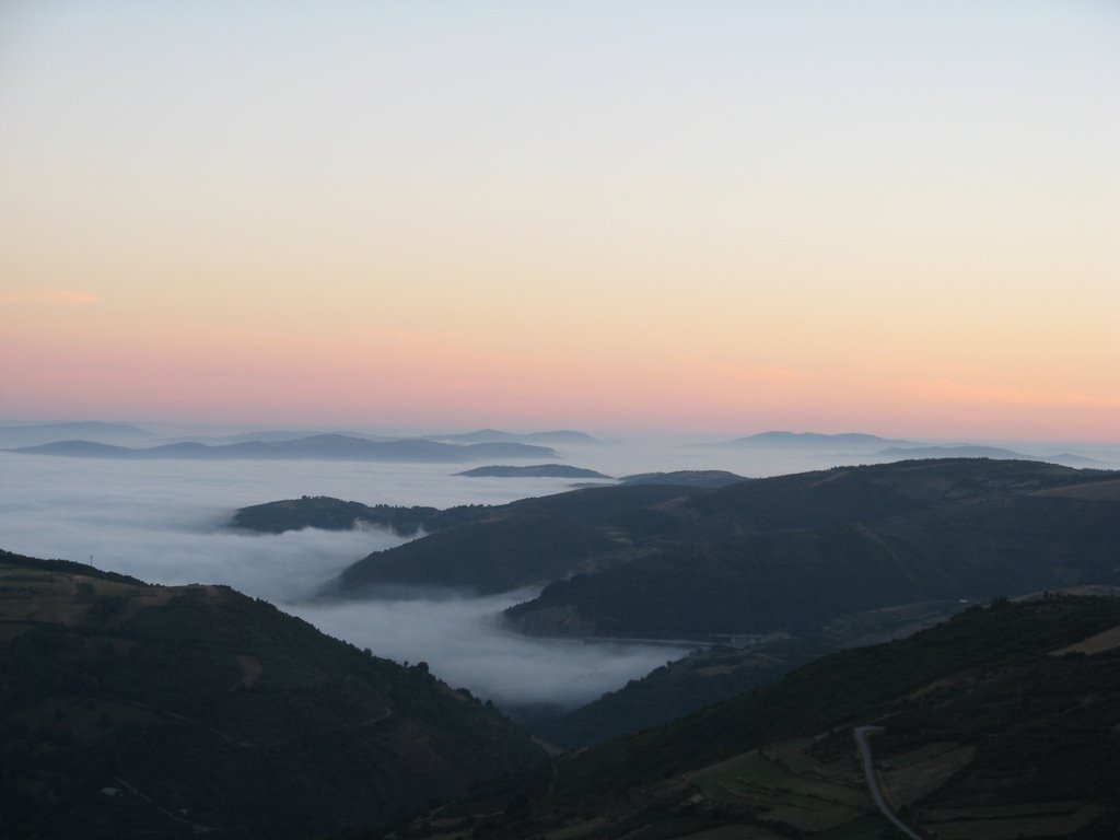 Niebla desde O cebreiro by xose26