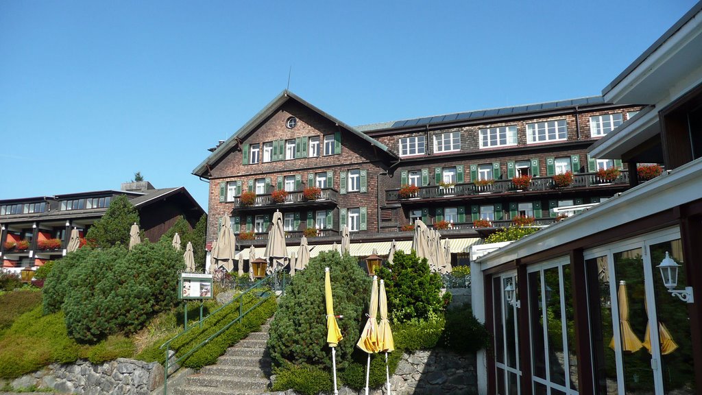 Edificio en el lago Titisee by Ricardo Pérez