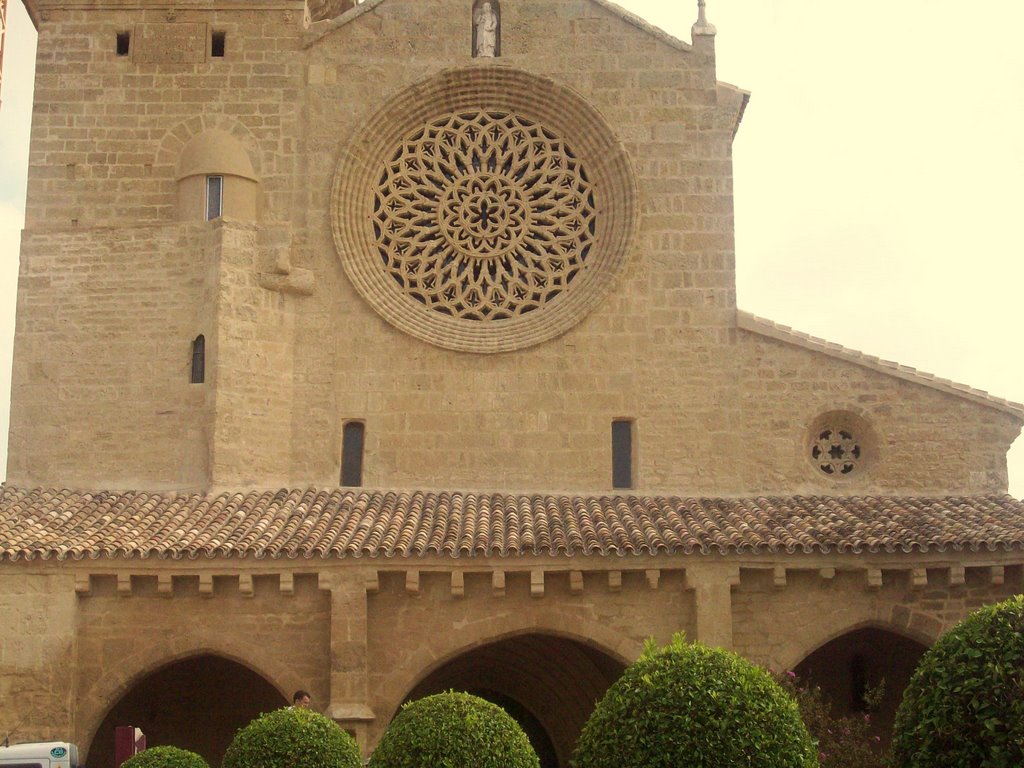 Rosetón Iglesia de San Lorenzo by Pablo Barón