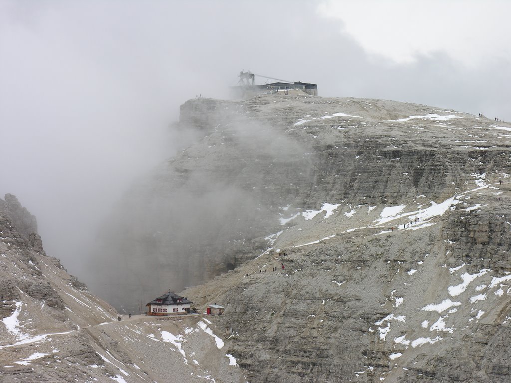 Vista dal rifugio Boè al rifugio Maria by Raffaele P.