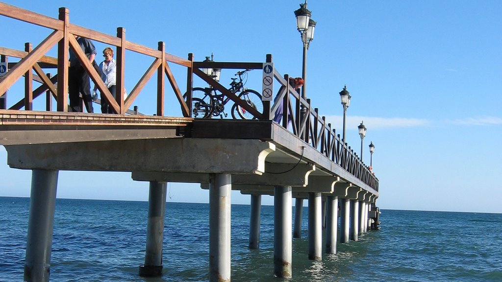 Muelle en Puente Romano by Maiu