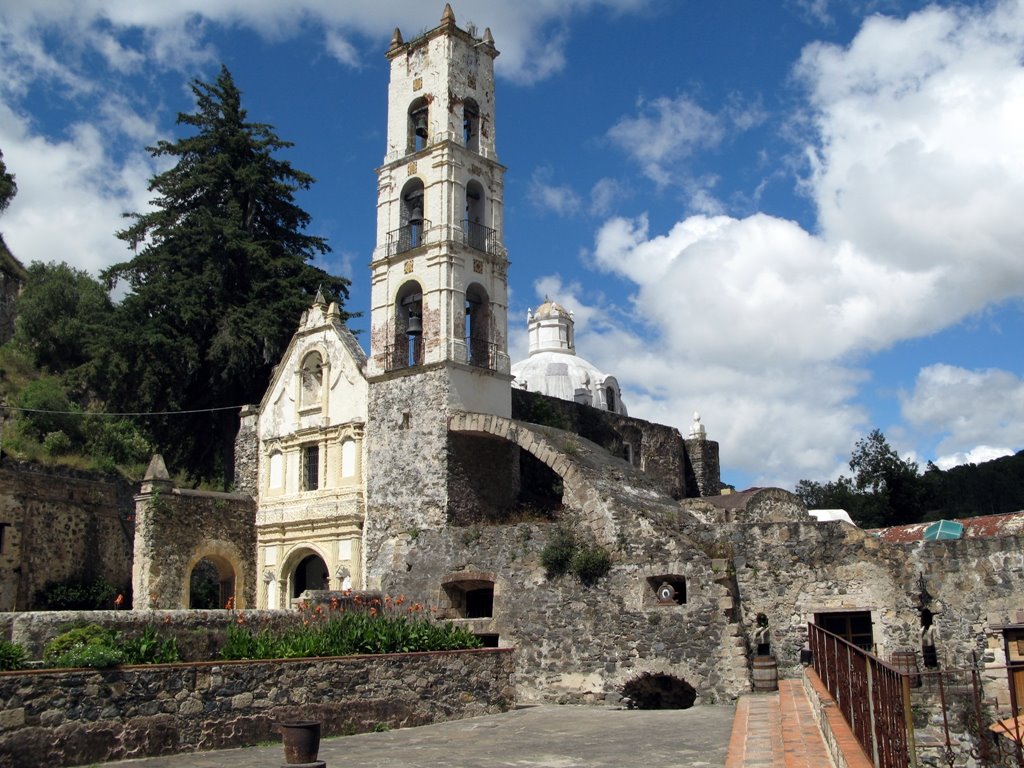 Capilla de la hacienda de beneficio minero de Santa María de Regla by Jaime Abundis