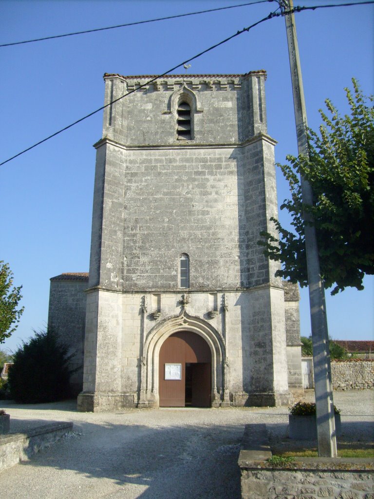 Façade et clocher de l'église de Romegoux by FrenchCobber